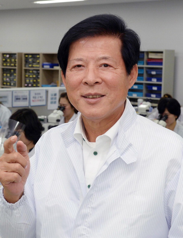 일본 수출규제 1년…부산 리노공업 초우량 반도체 기업 ‘우뚝’ : 국제신문 일본 수출규제 1년…부산 리노공업 초우량 반도체 기업 ‘우뚝’